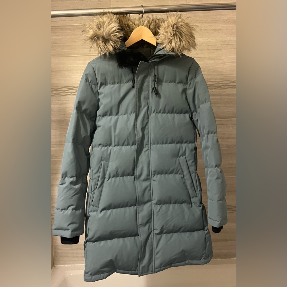 Aritzia Powder Parka Size M